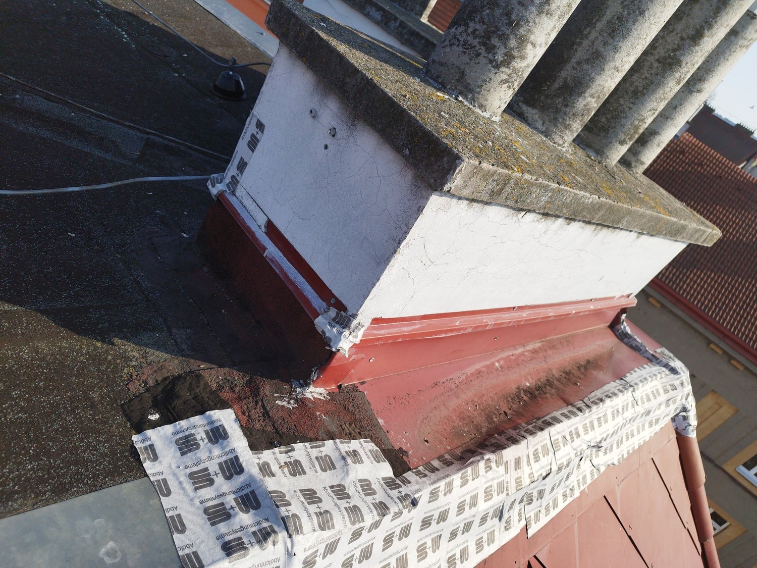 tahle páska není oprava - pod ni nic neteče, to byl test