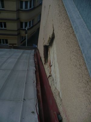 Omítka Může Spadnout Na Ulici