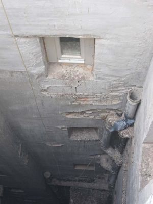 Opadávající Omítka Ve Světlíku 5 B