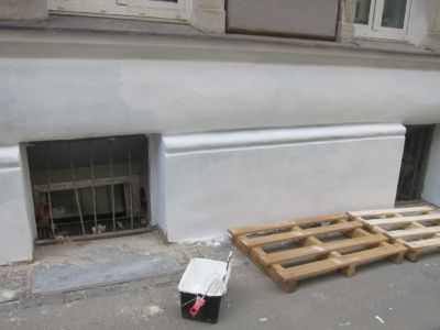 Oprava přední fasády do výšky 1 m 2